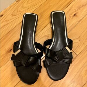 NWOB White House Black Market Black Sandals Sz 8